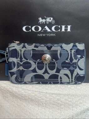 Coach optic Blue Signature Jacquard Zip wristlet